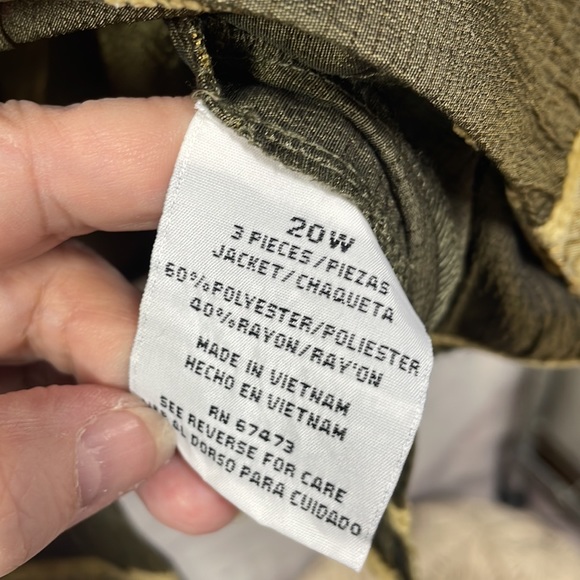 Danny & Nicole 2 piece satin shell & embroidered 20W set - Picture 6 of 10